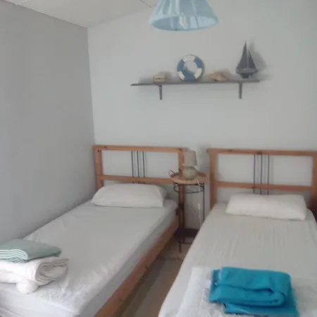 Holiday home Les Volets Bleus Arcais