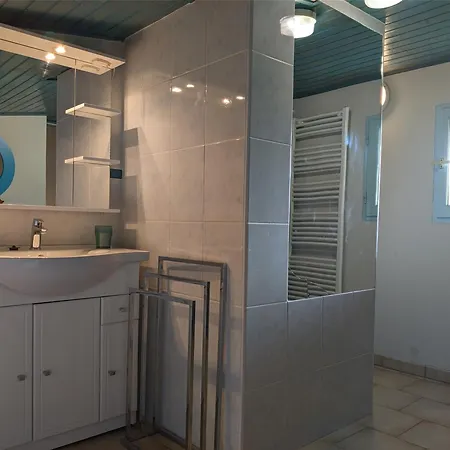 Les Volets Bleus * Arçais