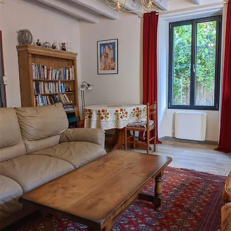 Les Volets Bleus Holiday home