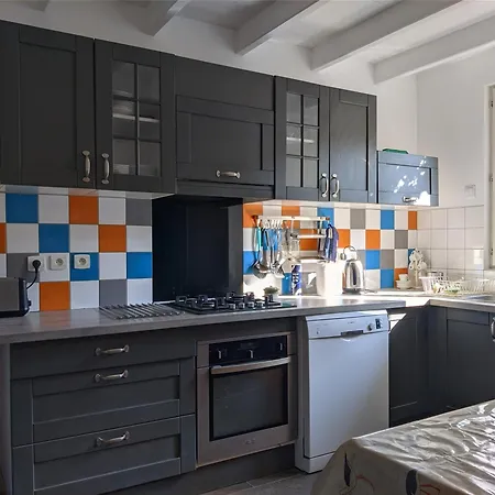 Holiday home Les Volets Bleus