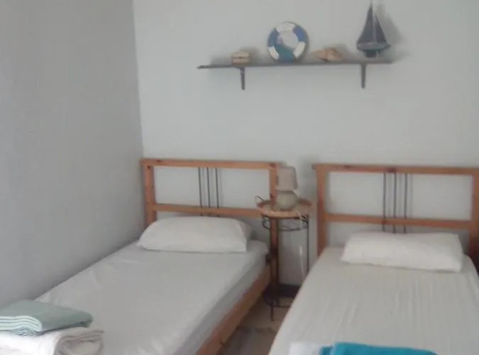 Holiday home Les Volets Bleus Arcais