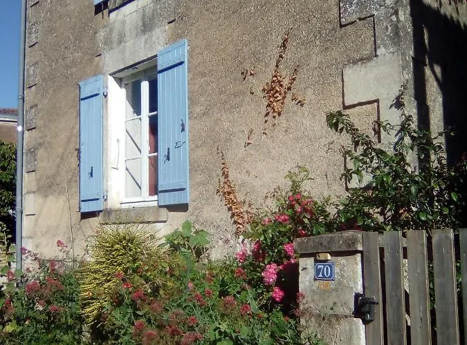 Holiday home Les Volets Bleus