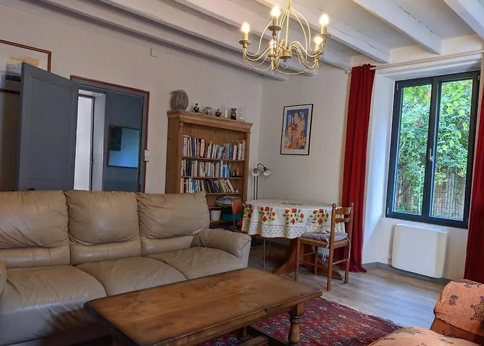 Les Volets Bleus Holiday home *